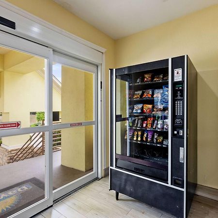 Days Inn & Suites By Wyndham Dfw Airport South-יולס מראה חיצוני תמונה