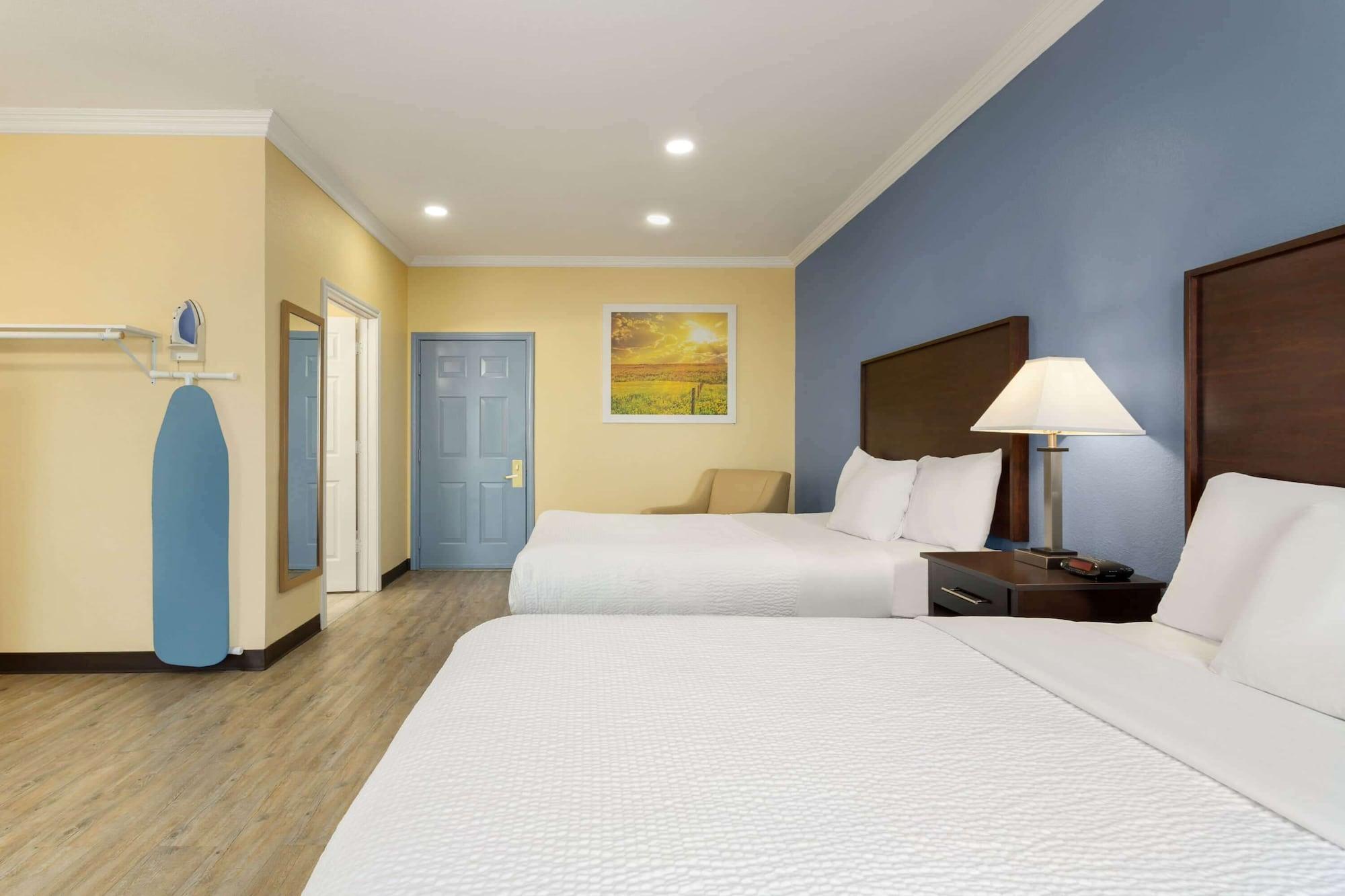 Days Inn & Suites By Wyndham Dfw Airport South-יולס מראה חיצוני תמונה