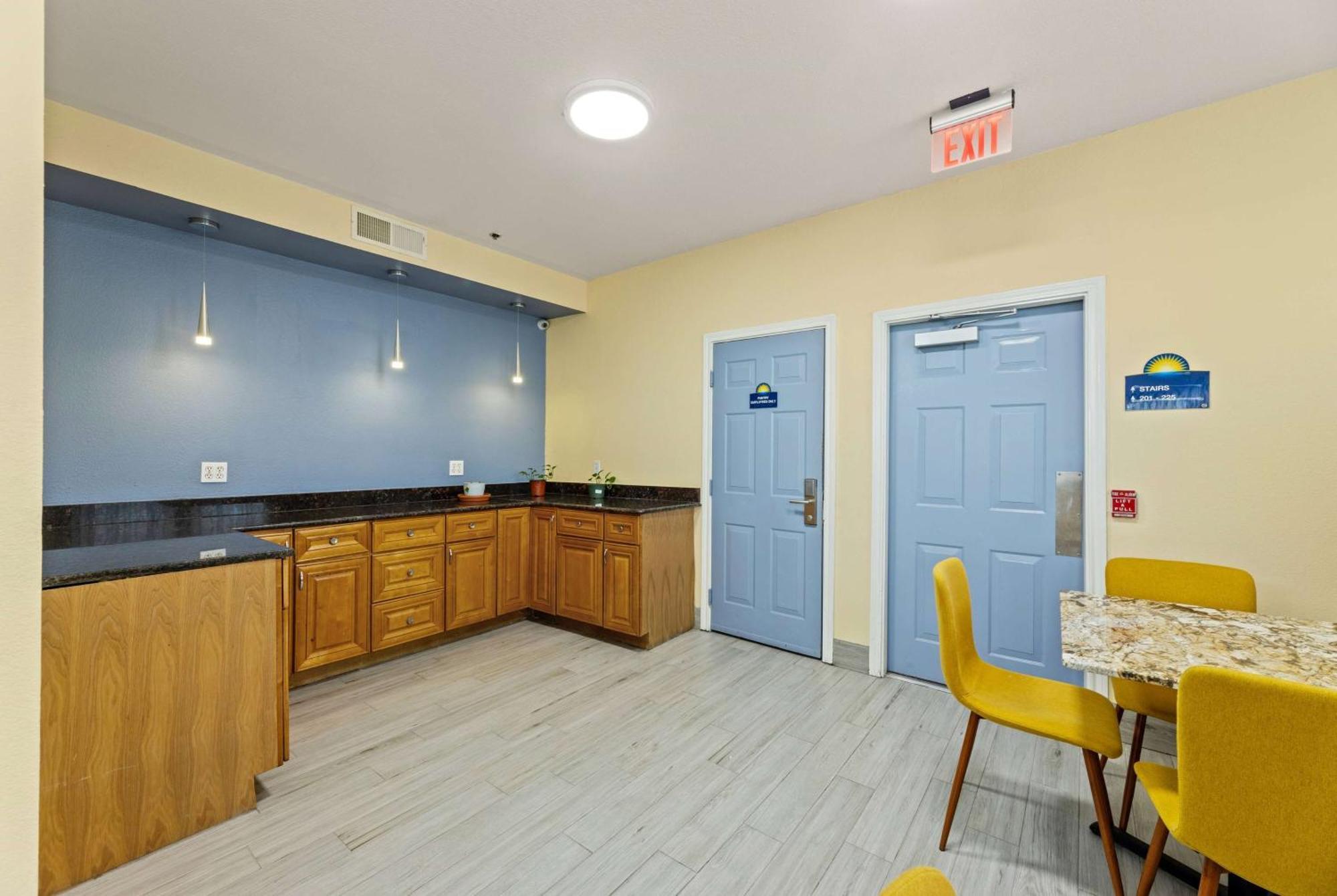 Days Inn & Suites By Wyndham Dfw Airport South-יולס מראה חיצוני תמונה