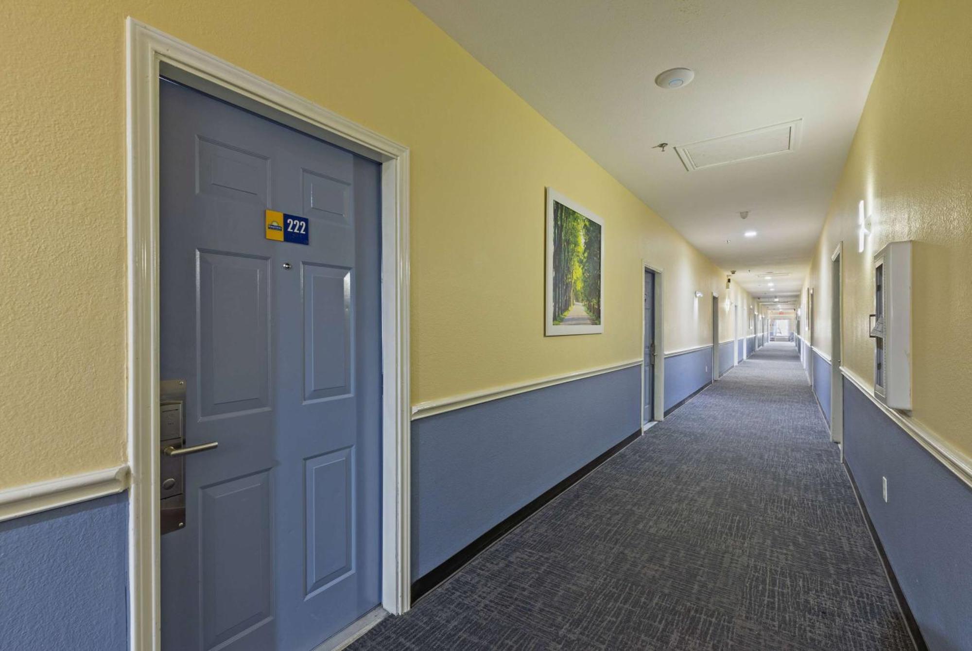 Days Inn & Suites By Wyndham Dfw Airport South-יולס מראה חיצוני תמונה