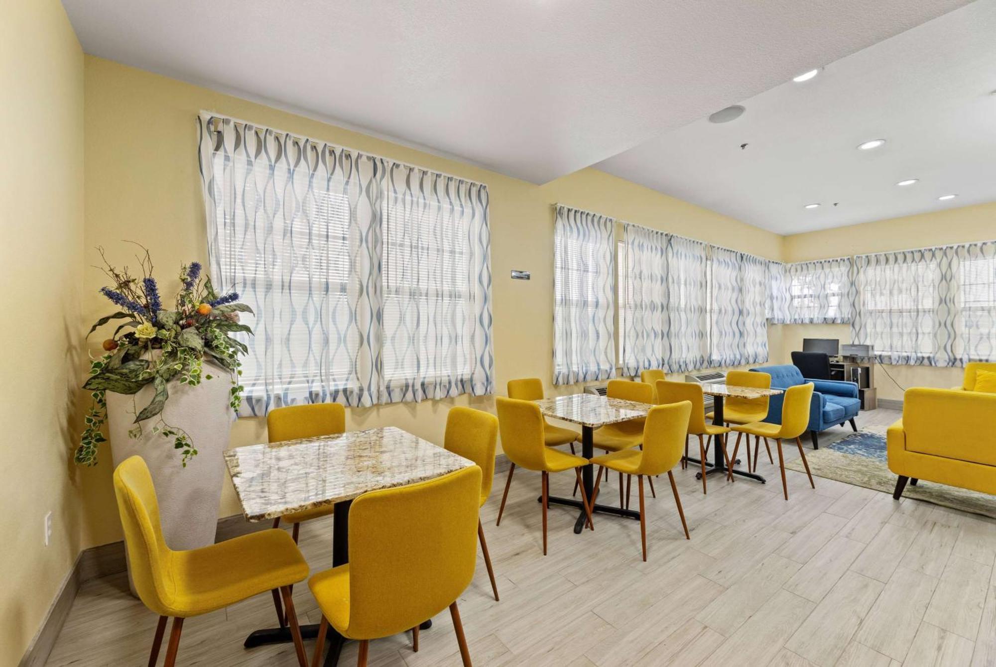 Days Inn & Suites By Wyndham Dfw Airport South-יולס מראה חיצוני תמונה