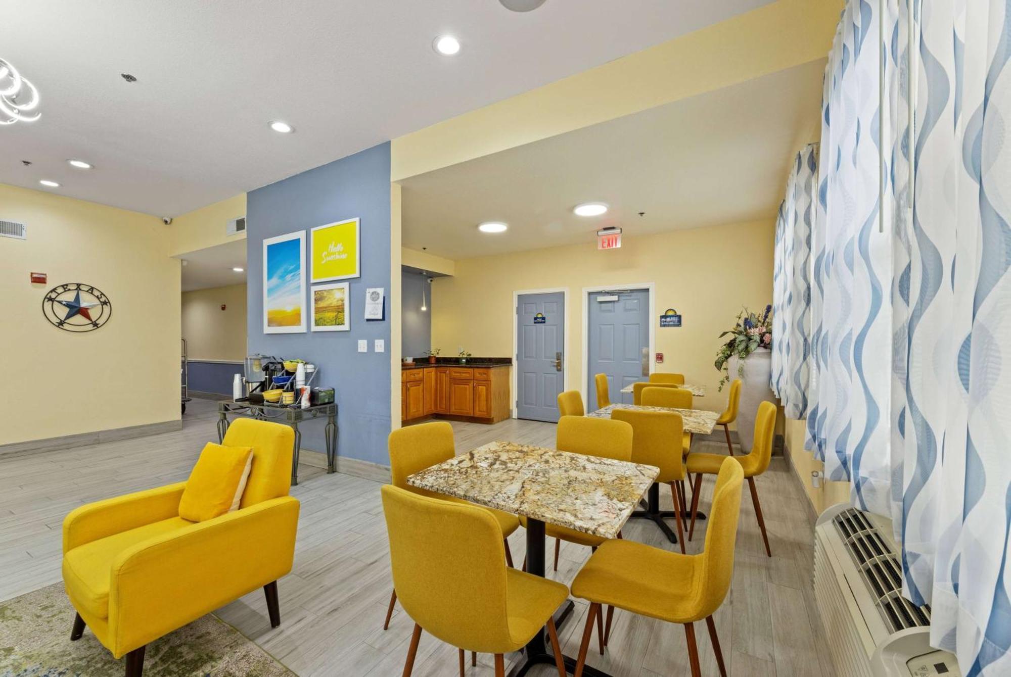 Days Inn & Suites By Wyndham Dfw Airport South-יולס מראה חיצוני תמונה