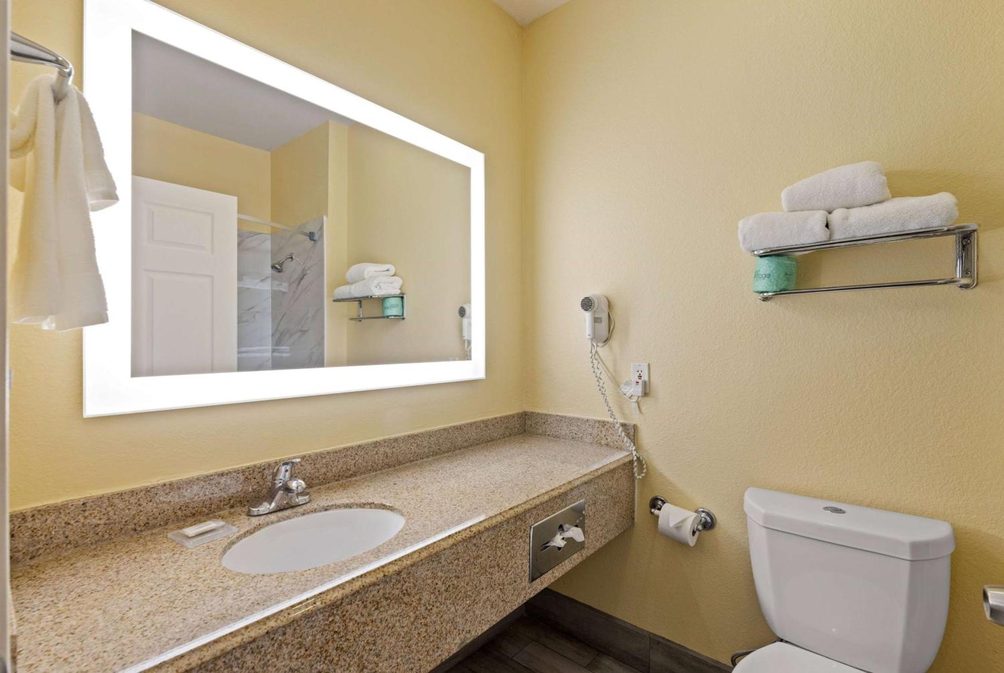 Days Inn & Suites By Wyndham Dfw Airport South-יולס מראה חיצוני תמונה