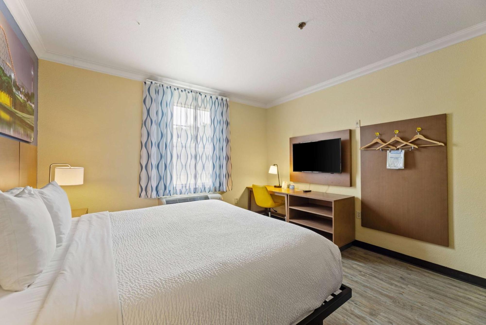 Days Inn & Suites By Wyndham Dfw Airport South-יולס מראה חיצוני תמונה