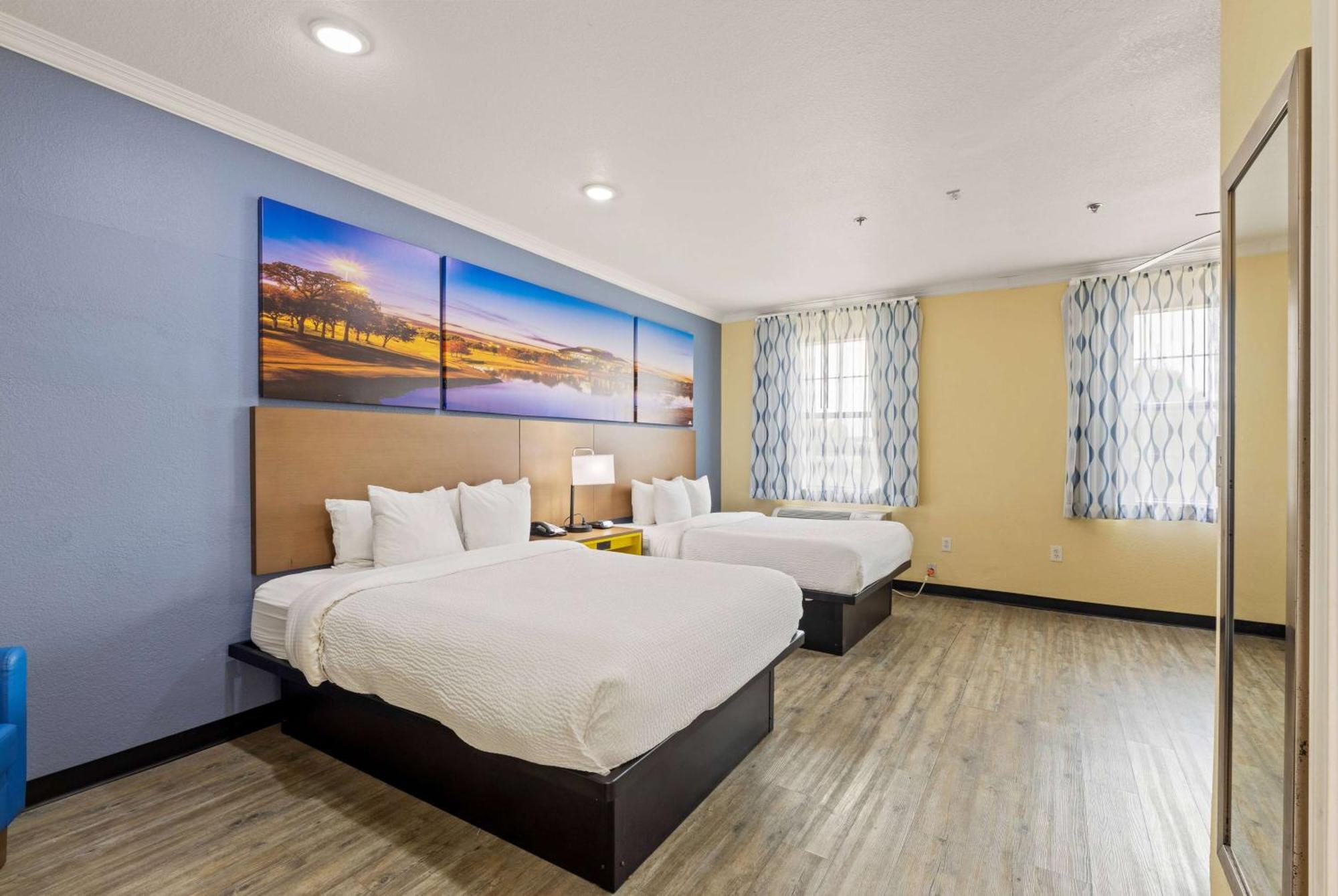 Days Inn & Suites By Wyndham Dfw Airport South-יולס מראה חיצוני תמונה