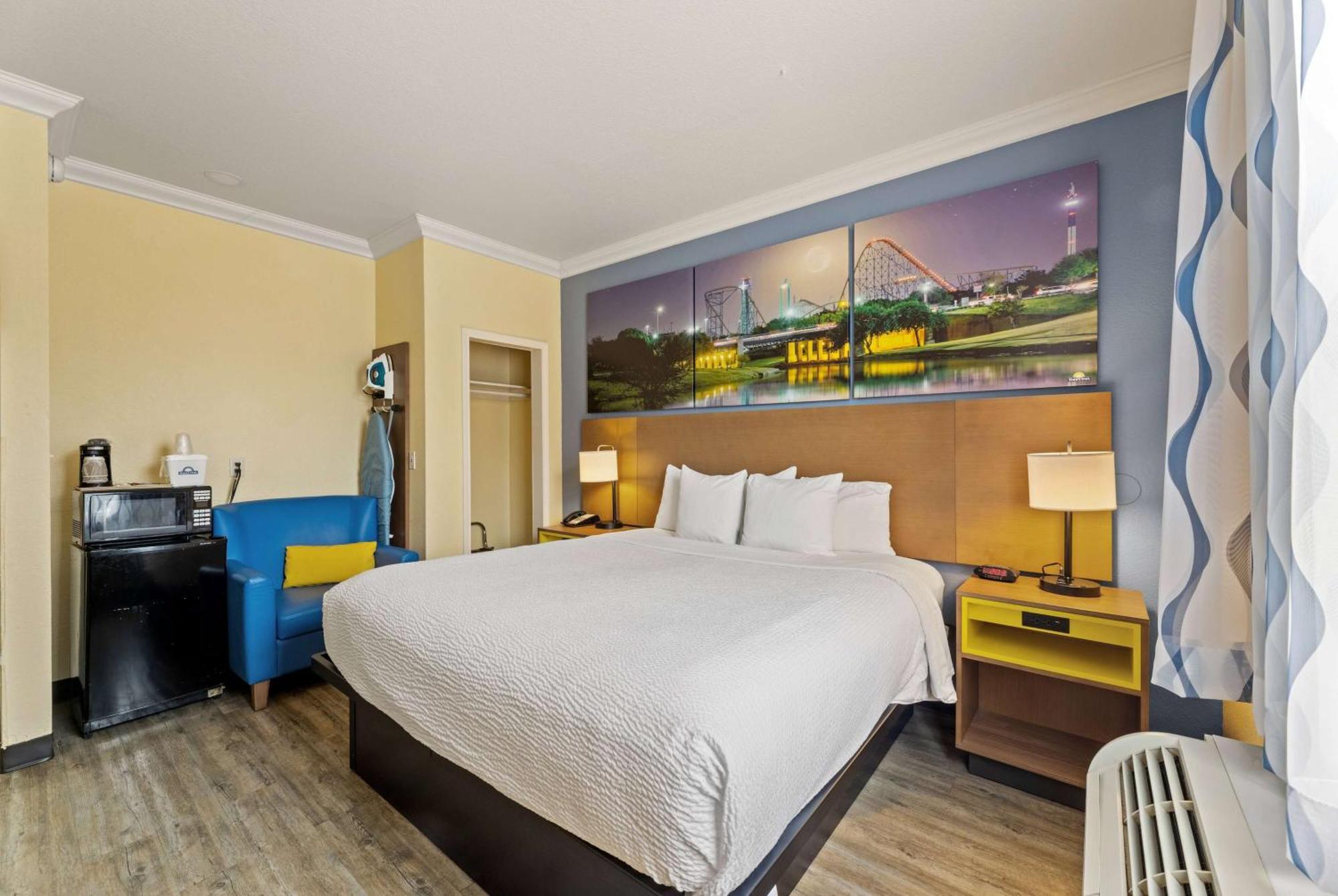 Days Inn & Suites By Wyndham Dfw Airport South-יולס מראה חיצוני תמונה