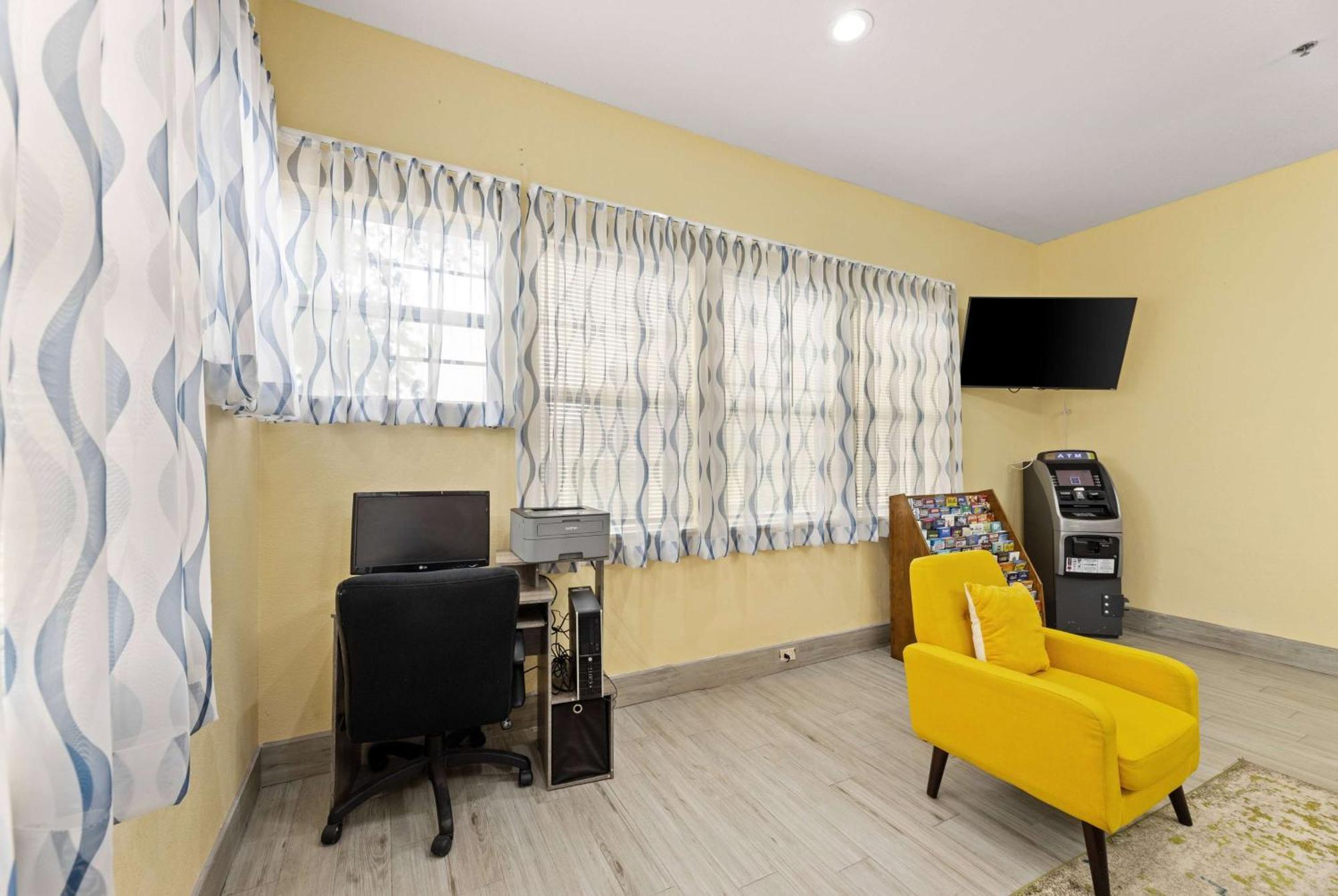 Days Inn & Suites By Wyndham Dfw Airport South-יולס מראה חיצוני תמונה