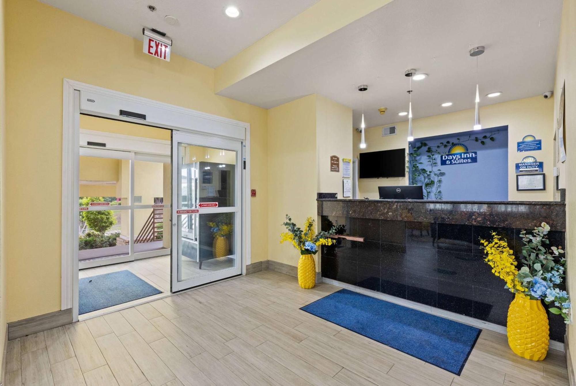 Days Inn & Suites By Wyndham Dfw Airport South-יולס מראה חיצוני תמונה